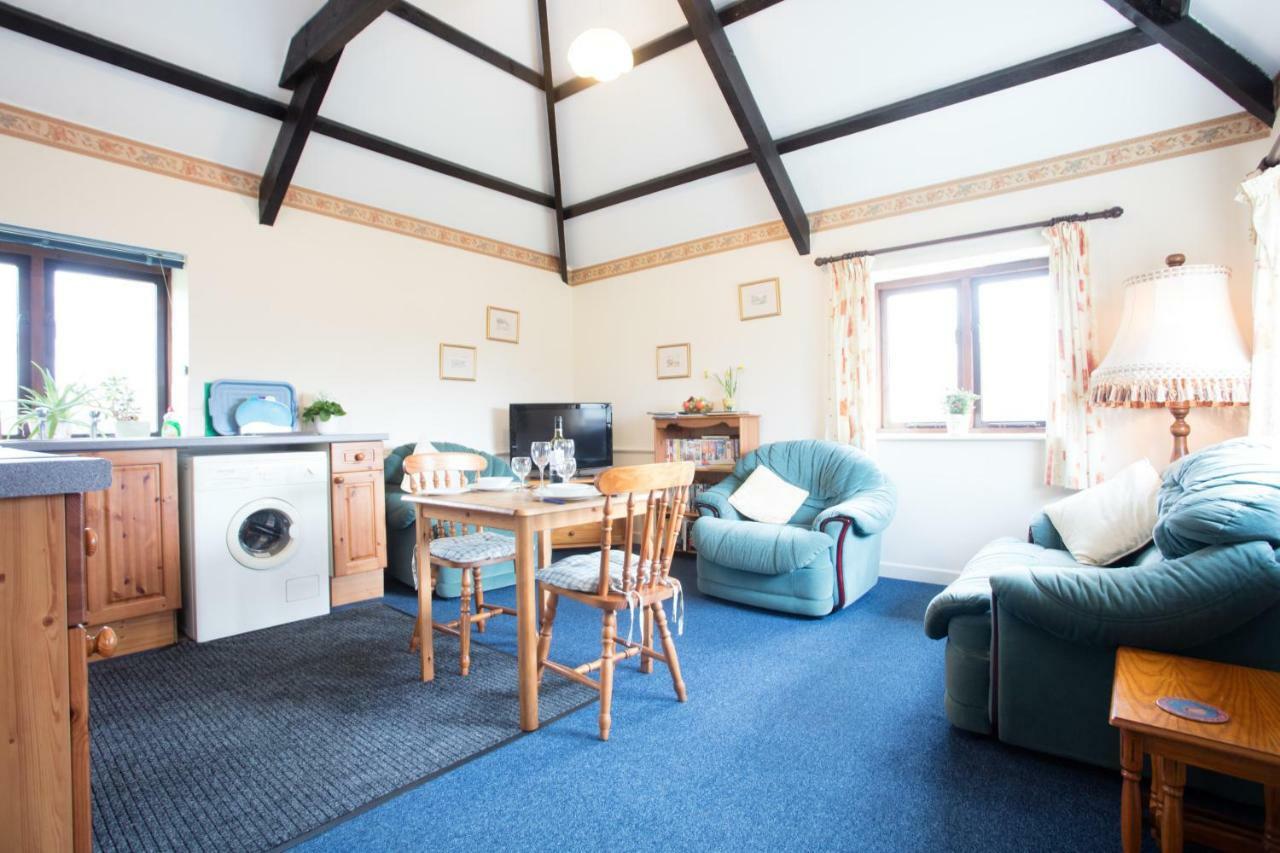 Sharlands Farm Holiday Cottages Бюд Екстериор снимка