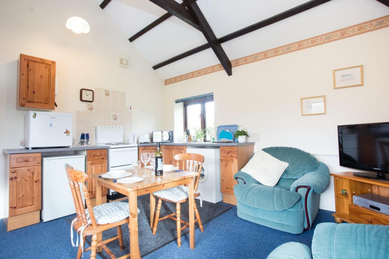 Sharlands Farm Holiday Cottages Бюд Екстериор снимка
